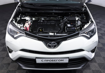 Подержанный автомобиль Toyota RAV4 2016 года (9 фото)
