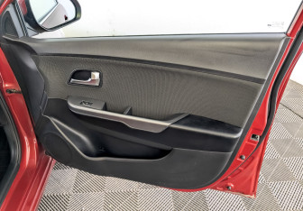 Подержанный автомобиль Kia Rio Sedan 2016 года (24 фото)