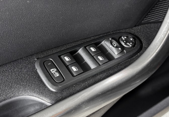 Подержанный автомобиль Peugeot 308 Hatchback 2013 года (22 фото)