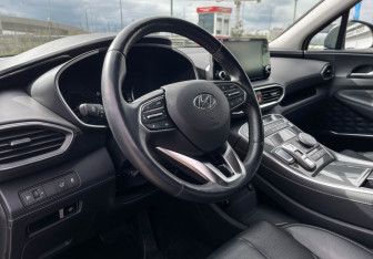 Подержанный автомобиль Hyundai Santa Fe 2021 года (13 фото)