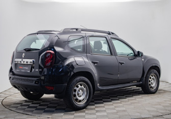 Подержанный автомобиль Renault Duster 2015 года (5 фото)