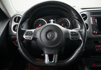 Подержанный автомобиль Volkswagen Tiguan 2016 года (10 фото)
