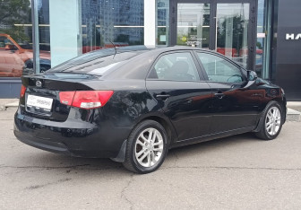 Подержанный автомобиль Kia Cerato Sedan 2010 года (5 фото)