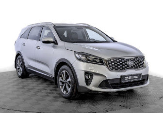 Подержанный автомобиль Kia Sorento 2018 года (3 фото)