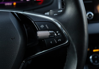 Подержанный автомобиль Skoda Karoq 2021 года (25 фото)