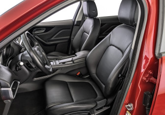 Подержанный автомобиль Jaguar F-Pace 2018 года (20 фото)