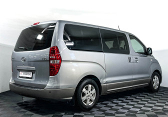 Подержанный автомобиль Hyundai H-1 2015 года (5 фото)