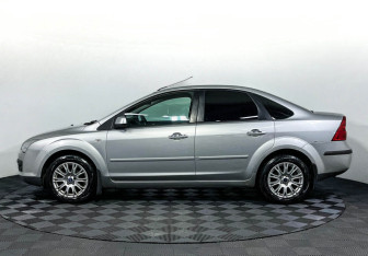 Подержанный автомобиль Ford Focus Sedan 2008 года (8 фото)