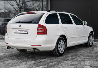 Подержанный автомобиль Skoda Octavia Wagon 2009 года (5 фото)
