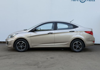 Подержанный автомобиль Hyundai Solaris Sedan 2011 года (8 фото)