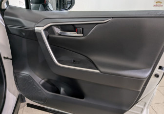 Подержанный автомобиль Toyota RAV4 2022 года (25 фото)