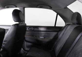Подержанный автомобиль Mitsubishi Lancer Sedan 2005 года (8 фото)