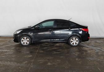 Подержанный автомобиль Hyundai Solaris Sedan 2013 года (7 фото)