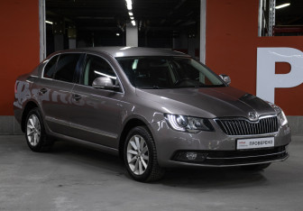 Подержанный автомобиль Skoda Superb Liftback 2014 года (3 фото)