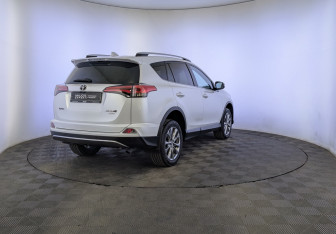 Подержанный автомобиль Toyota RAV4 2019 года (5 фото)