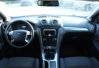 Подержанный автомобиль Ford Mondeo Sedan 2011 года (12 фото)