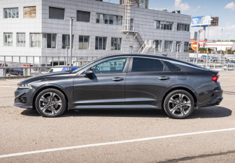 Подержанный автомобиль Kia K5 2020 года (8 фото)