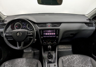 Подержанный автомобиль Skoda Octavia Liftback 2019 года (22 фото)
