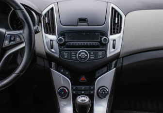 Подержанный автомобиль Chevrolet Cruze Wagon 2013 года (14 фото)