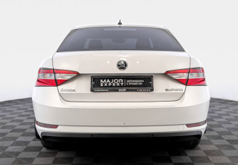 Подержанный автомобиль Skoda Superb Liftback 2016 года (6 фото)