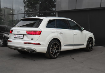 Подержанный автомобиль Audi Q7 2016 года (4 фото)