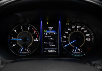 Подержанный автомобиль Toyota Fortuner 2017 года (14 фото)