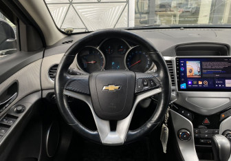 Подержанный автомобиль Chevrolet Cruze Hatchback 2012 года (14 фото)