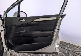 Подержанный автомобиль Citroen C4 Sedan 2020 года (25 фото)