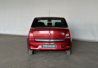 Подержанный автомобиль Renault Logan Sedan 2011 года (5 фото)