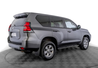 Подержанный автомобиль Toyota Land Cruiser Prado 2021 года (5 фото)