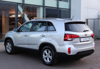 Подержанный автомобиль Kia Sorento 2016 года (6 фото)
