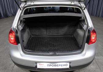 Подержанный автомобиль Volkswagen Golf Hatchback 2008 года (10 фото)