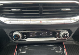 Подержанный автомобиль FAW Bestune T77 2022 года (17 фото)