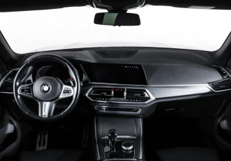 Подержанный автомобиль BMW X5 2019 года (17 фото)