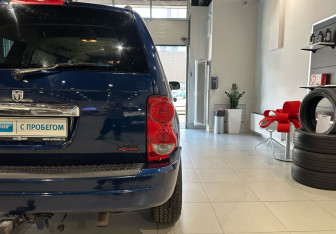 Подержанный автомобиль Dodge Durango 2005 года (8 фото)