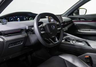 Подержанный автомобиль Changan UNI-V 2023 года (11 фото)