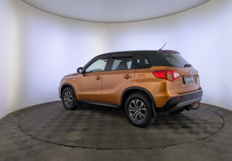 Подержанный автомобиль Suzuki Vitara 2017 года (7 фото)