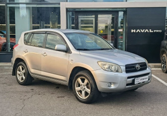 Подержанный автомобиль Toyota RAV4 2006 года (3 фото)