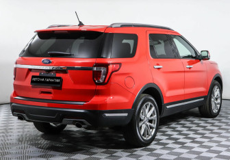 Подержанный автомобиль Ford Explorer 2018 года (3 фото)