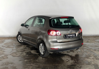 Подержанный автомобиль Volkswagen Golf Plus 2011 года (6 фото)