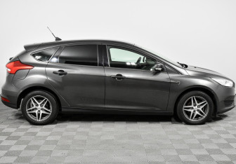 Подержанный автомобиль Ford Focus Hatchback 2019 года (4 фото)