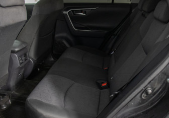 Подержанный автомобиль Toyota RAV4 2020 года (11 фото)