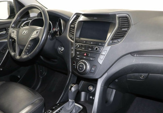 Подержанный автомобиль Hyundai Santa Fe 2016 года (8 фото)