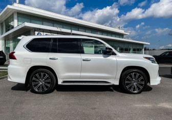 Подержанный автомобиль Lexus LX 2020 года (4 фото)