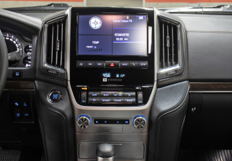 Подержанный автомобиль Toyota Land Cruiser Suv 2019 года (15 фото)