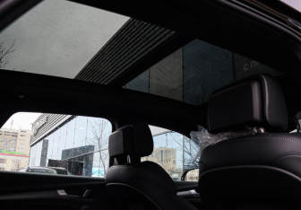 Подержанный автомобиль Audi Q5 2025 года (15 фото)