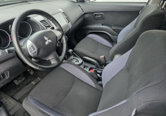 Подержанный автомобиль Mitsubishi Outlander 2011 года (9 фото)