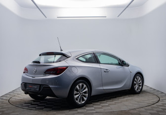 Подержанный автомобиль Opel Astra Hatchback 2011 года (5 фото)