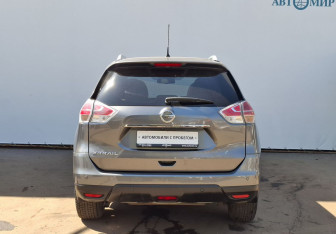 Подержанный автомобиль Nissan X-Trail 2015 года (6 фото)