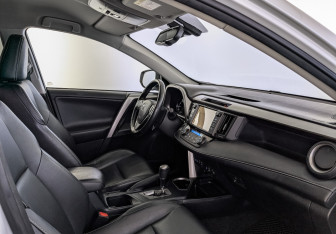 Подержанный автомобиль Toyota RAV4 2019 года (13 фото)
